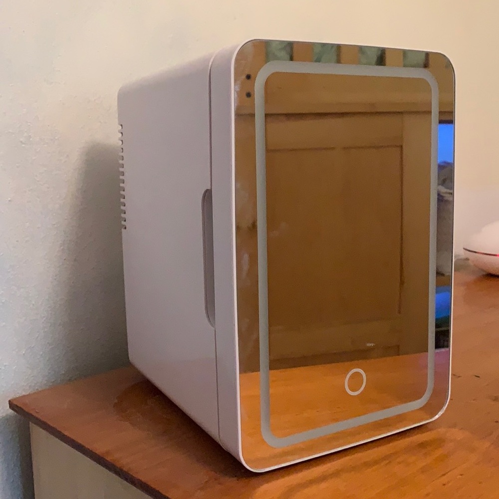 White LED Light Mini Fridge with Mirror